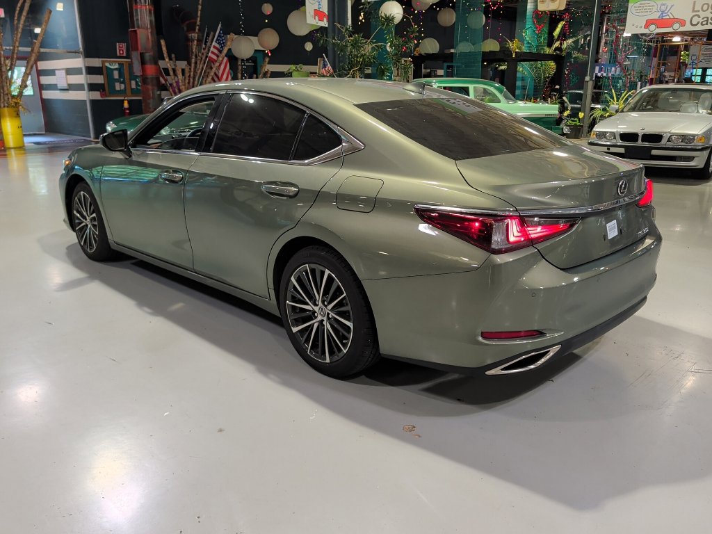Used 2024 Lexus ES 350 w/ Premium Package FWD image 12