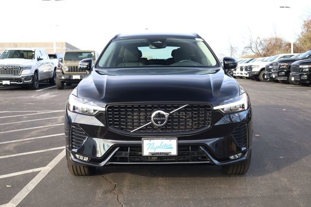Used 2025 Volvo XC60 B5 Plus image 3