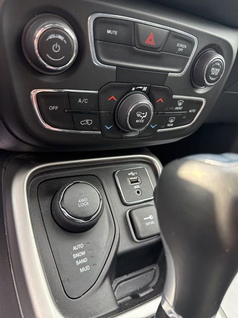 Used 2021 Jeep Compass Latitude image 15