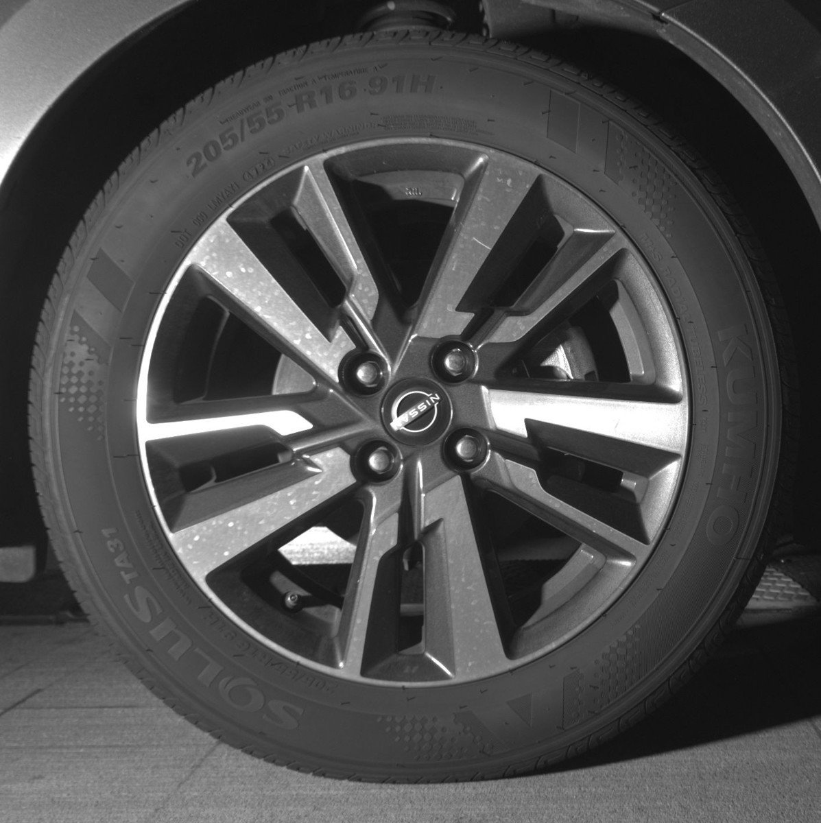 Used 2025 Nissan Versa SV image 13