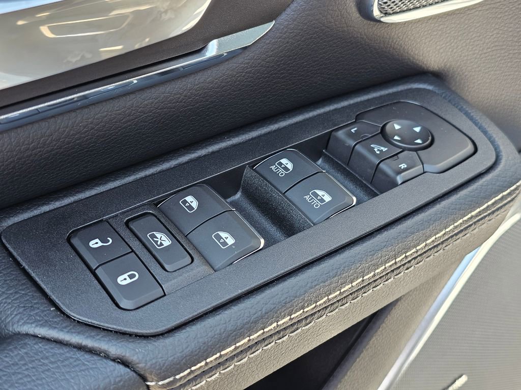New 2026 RAM 1500 Laramie AWD/4WD image 15