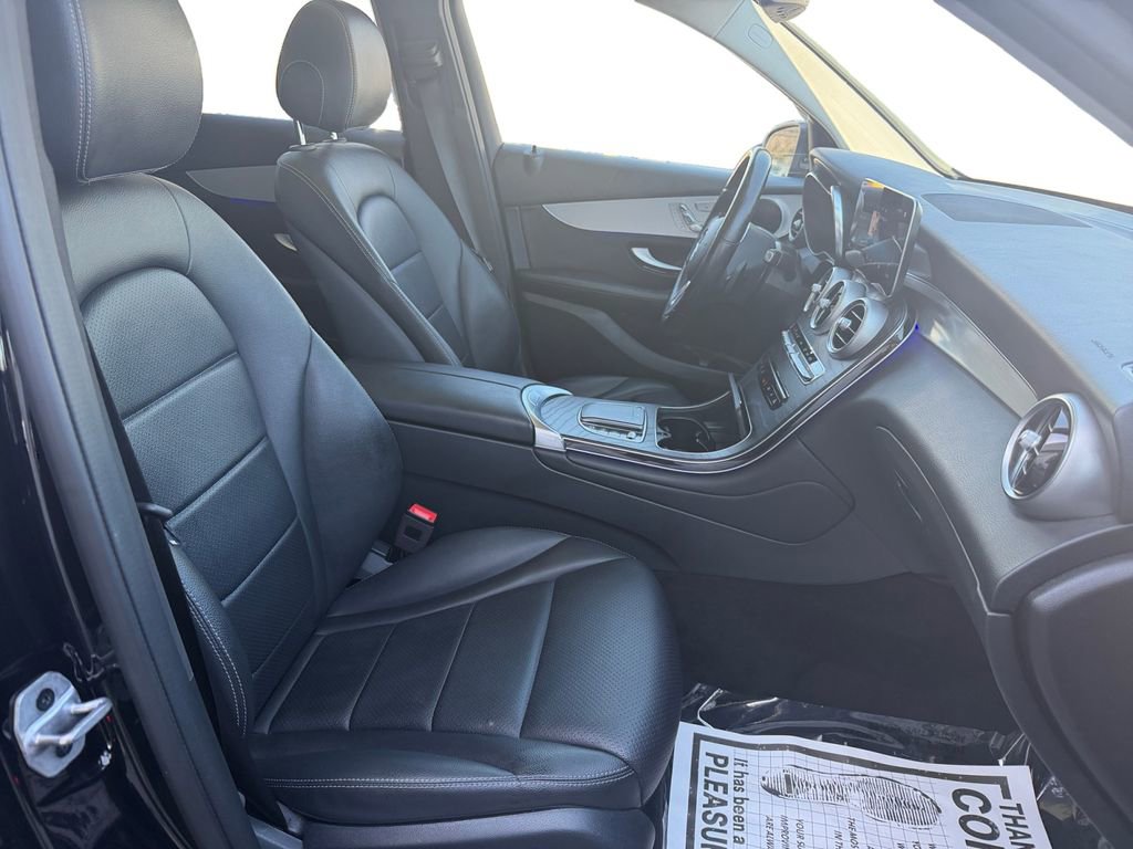 Used 2021 Mercedes-Benz GLC 300 4MATIC w/ Premium Package image 15
