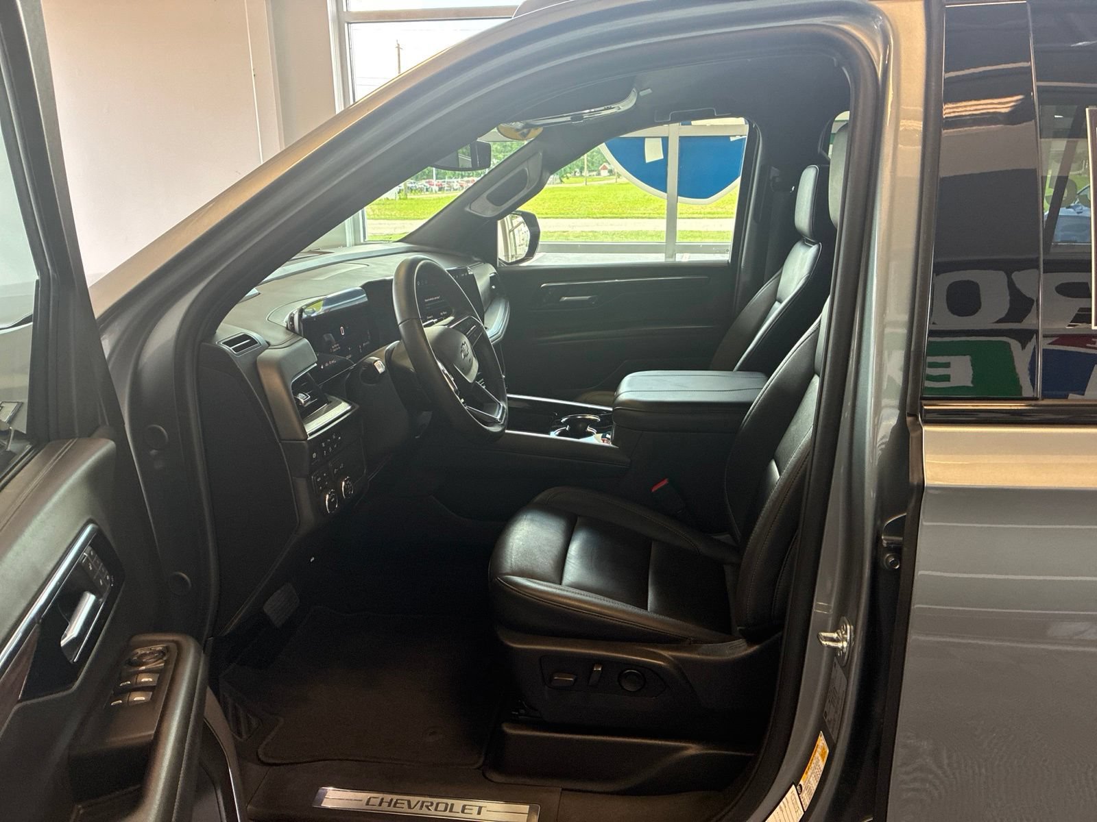 Used 2025 Chevrolet Suburban Z71 AWD/4WD image 20