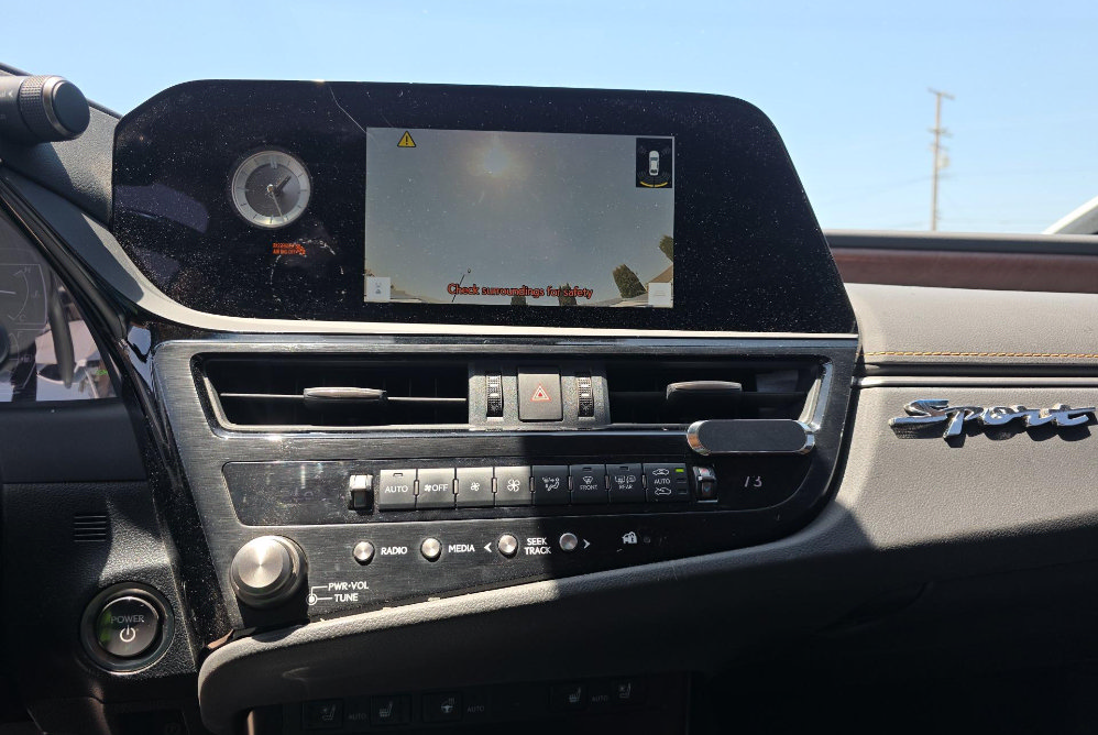 Used 2024 Lexus ES 300h w/ Premium Package FWD image 7
