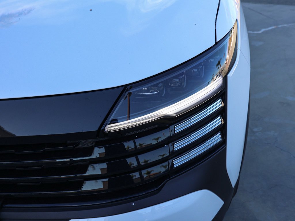 Used 2026 Nissan Kicks SV w/ Charging Package FWD image 11