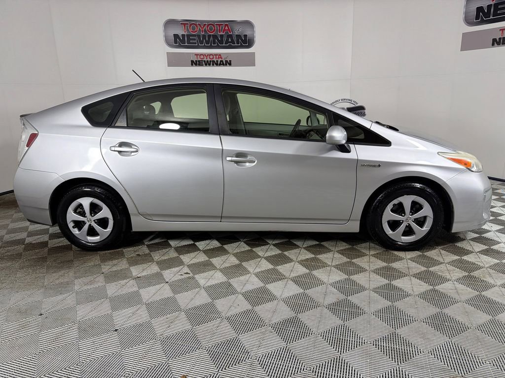 Used 2014 Toyota Prius Three image 2