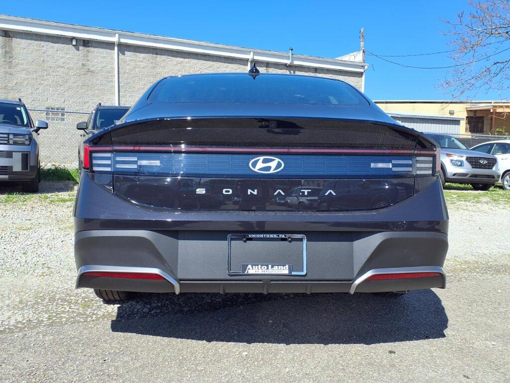 New 2026 Hyundai Sonata SE FWD image 3