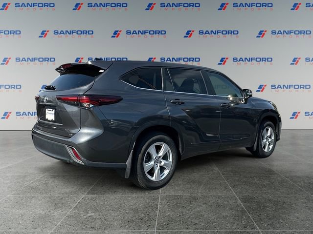Used 2024 Toyota Highlander LE FWD image 5
