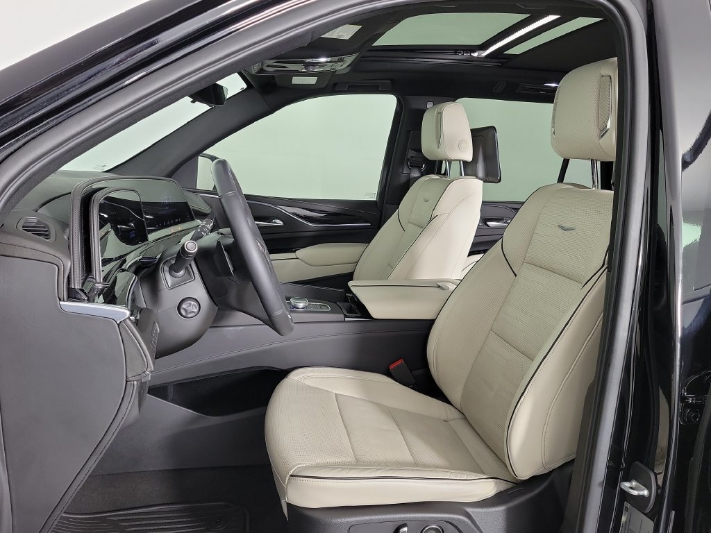 Used 2021 Cadillac Escalade Sport w/ Driver Assist Tech Package AWD/4WD image 19