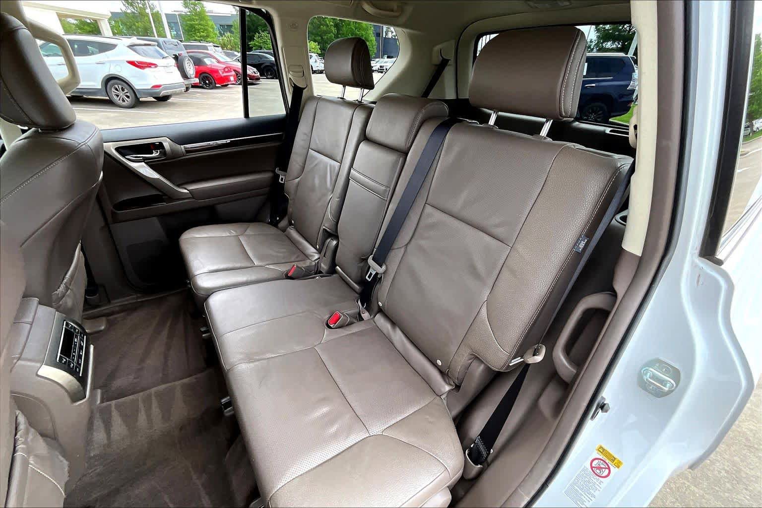 Used 2016 Lexus GX 460 w/ Premium Package AWD/4WD image 18