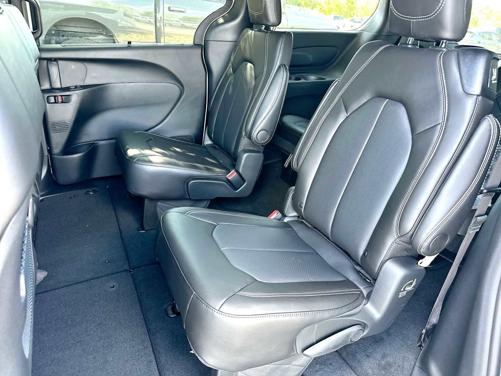 New 2026 Chrysler Pacifica Select FWD image 23
