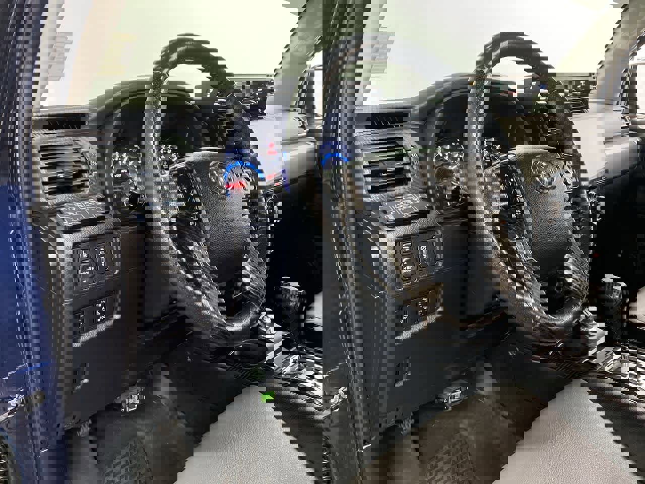 Used 2016 Toyota 4Runner SR5 Premium image 2