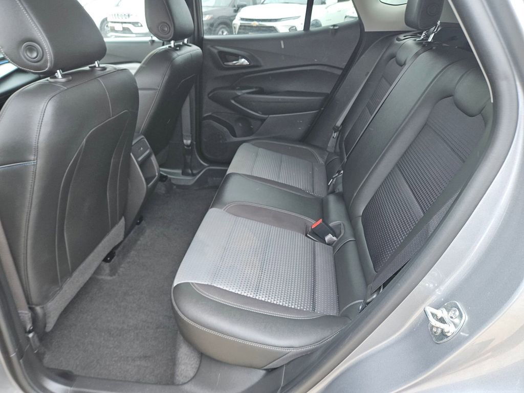 Used 2025 Chevrolet Trax LT w/ LT Convenience Package FWD image 27