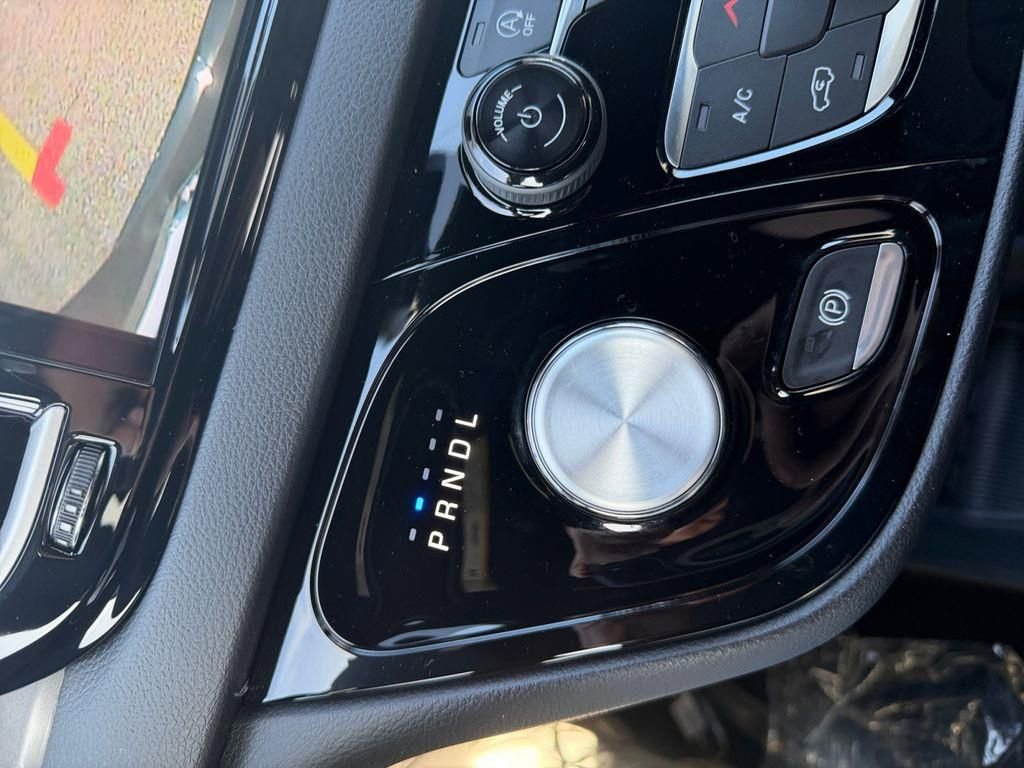 New 2026 Chrysler Voyager LX image 24