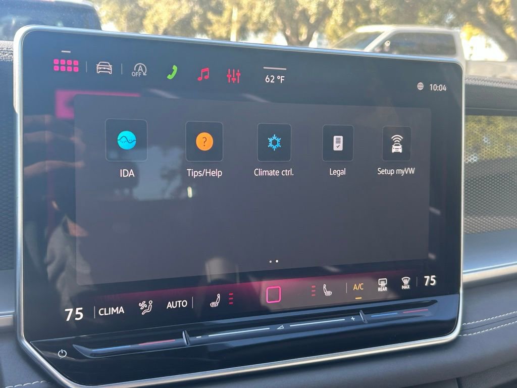 Certified 2025 Volkswagen Tiguan SE R-Line image 17