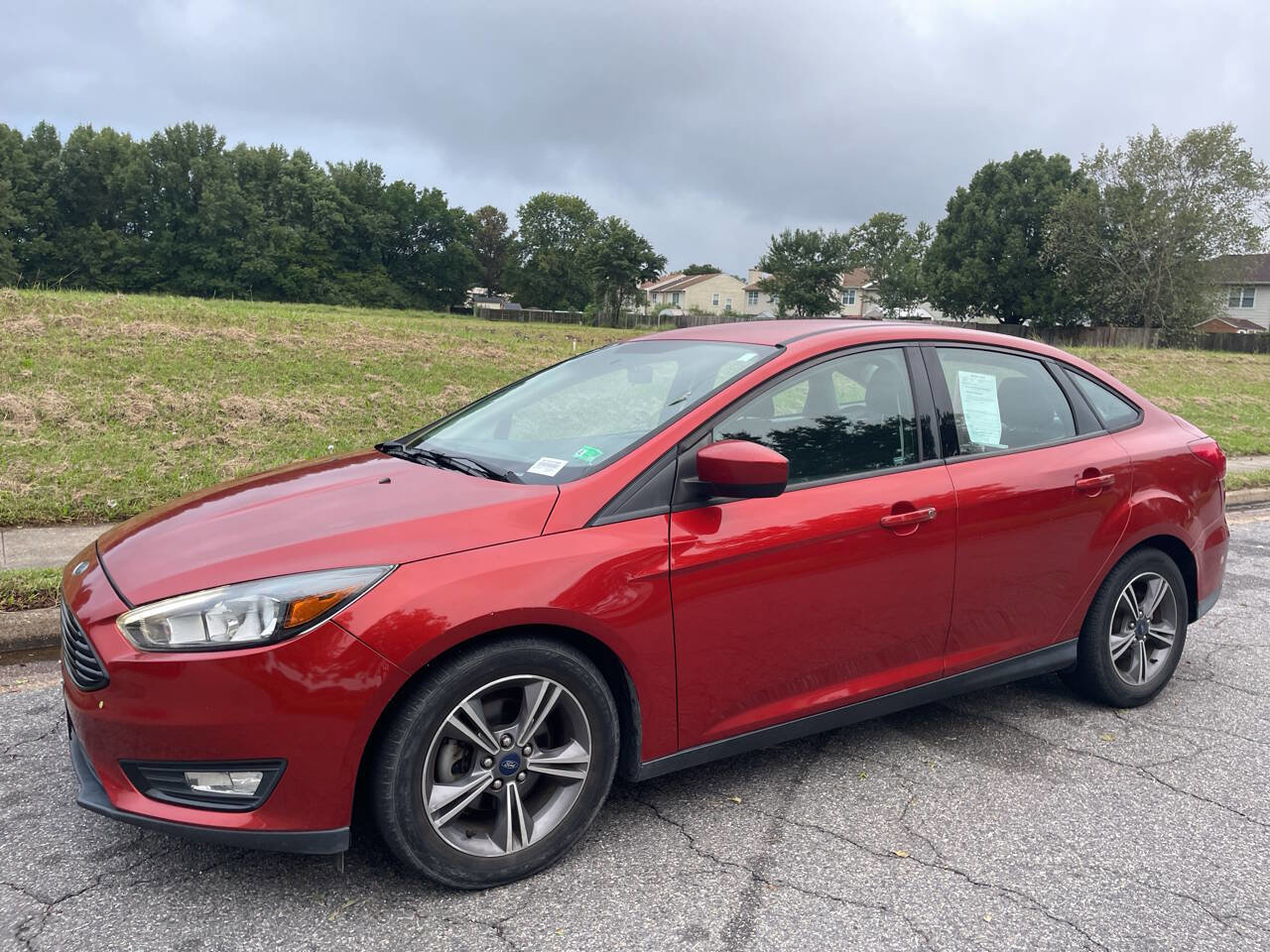 Used 2018 Ford Focus SE w/ SE Appearance Package image 3
