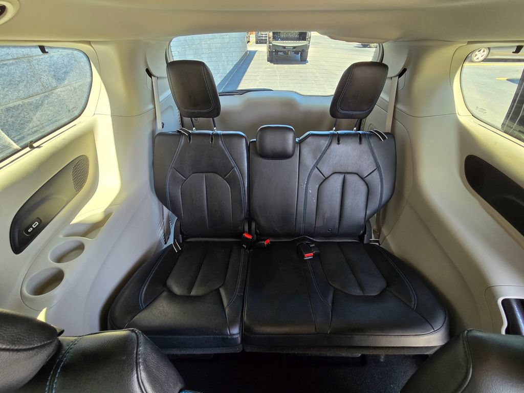 Used 2021 Chrysler Pacifica Touring-L w/ Uconnect Theater Family Group AWD/4WD image 43