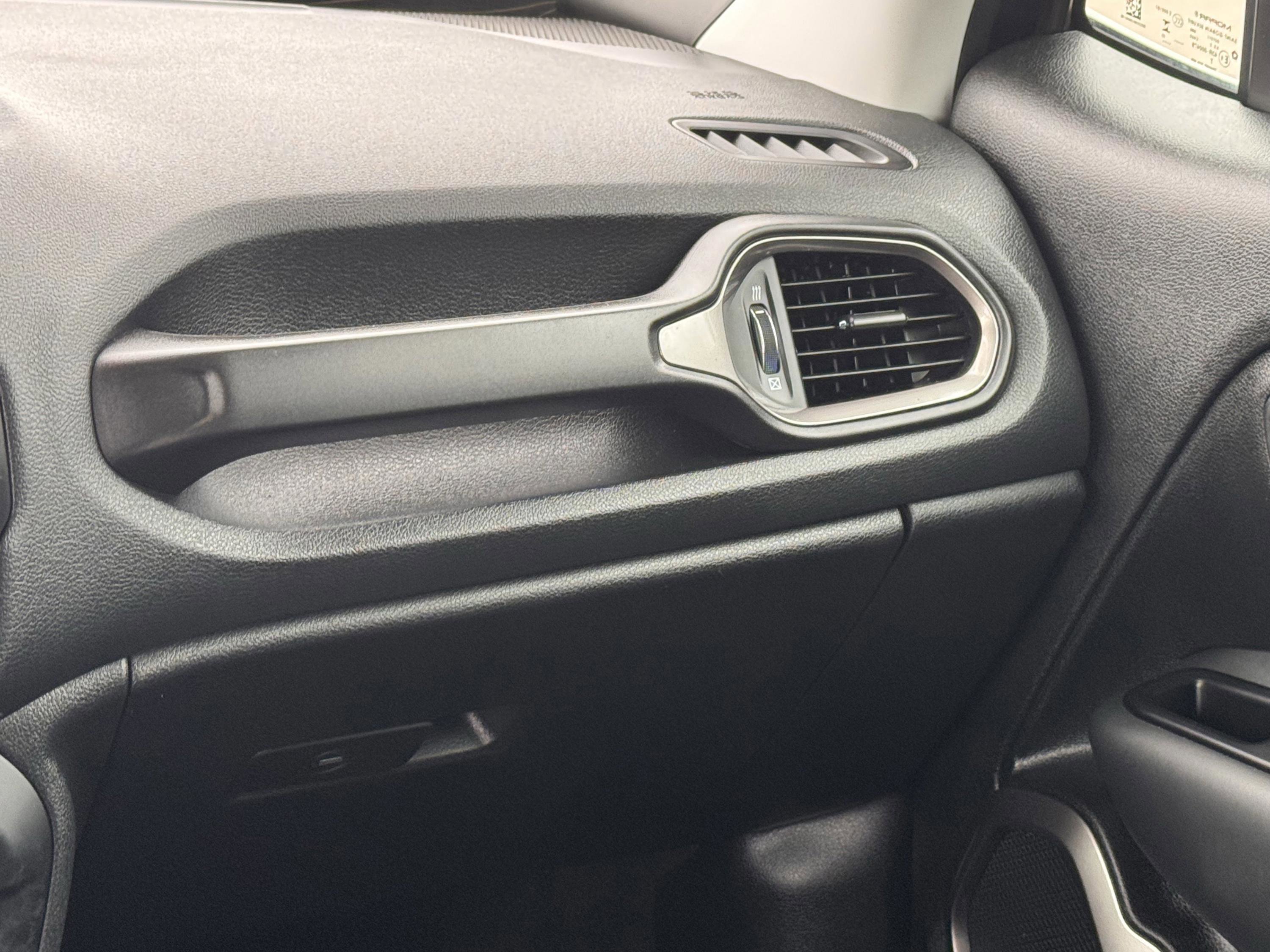 Used 2023 Jeep Renegade Limited image 18