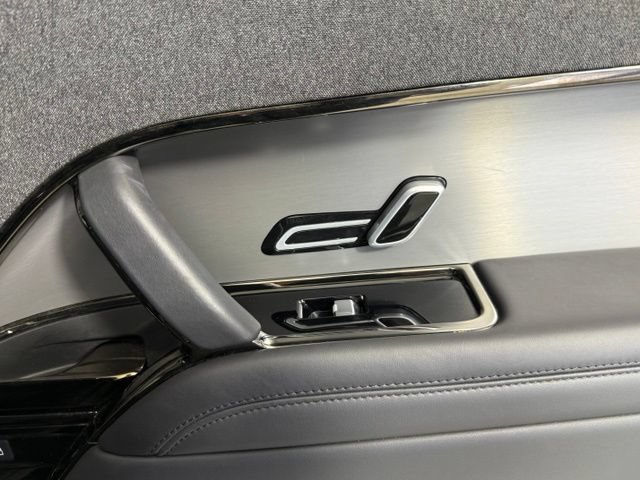 Used 2025 Land Rover Range Rover Sport SE AWD/4WD image 25