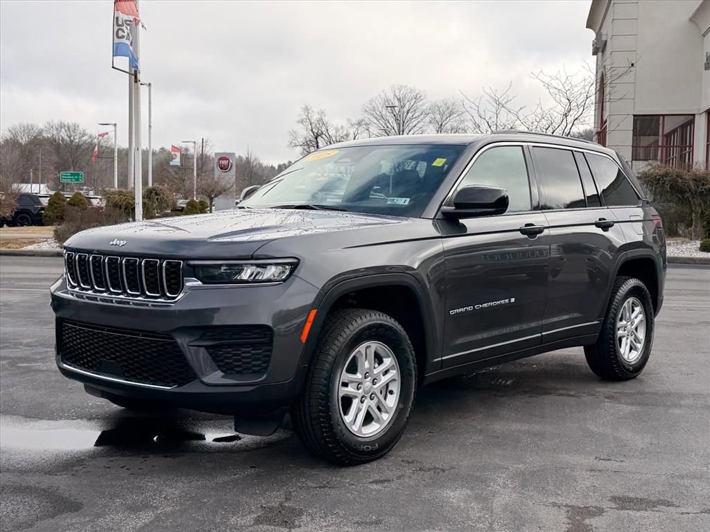 Used 2025 Jeep Grand Cherokee Laredo w/ Luxury Tech Group I AWD/4WD image 7