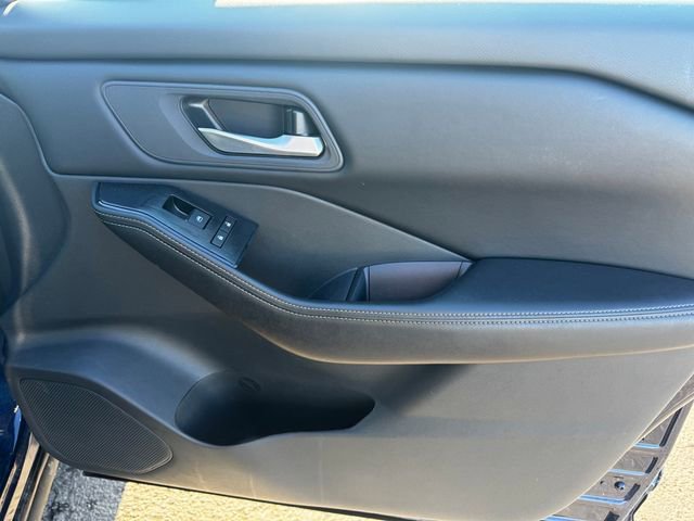 Used 2025 Nissan Rogue SV image 13