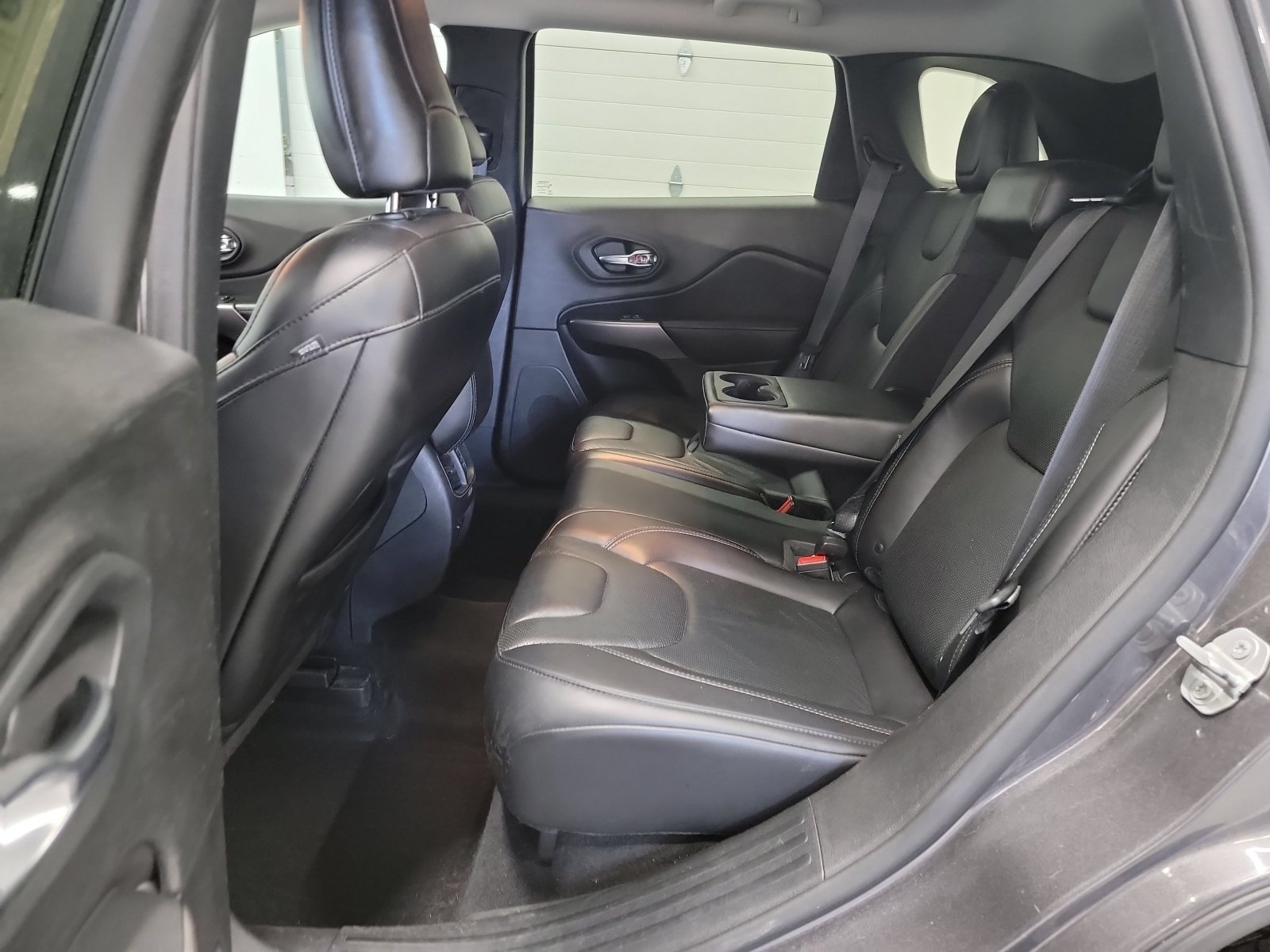 Used 2019 Jeep Cherokee Limited AWD/4WD image 27