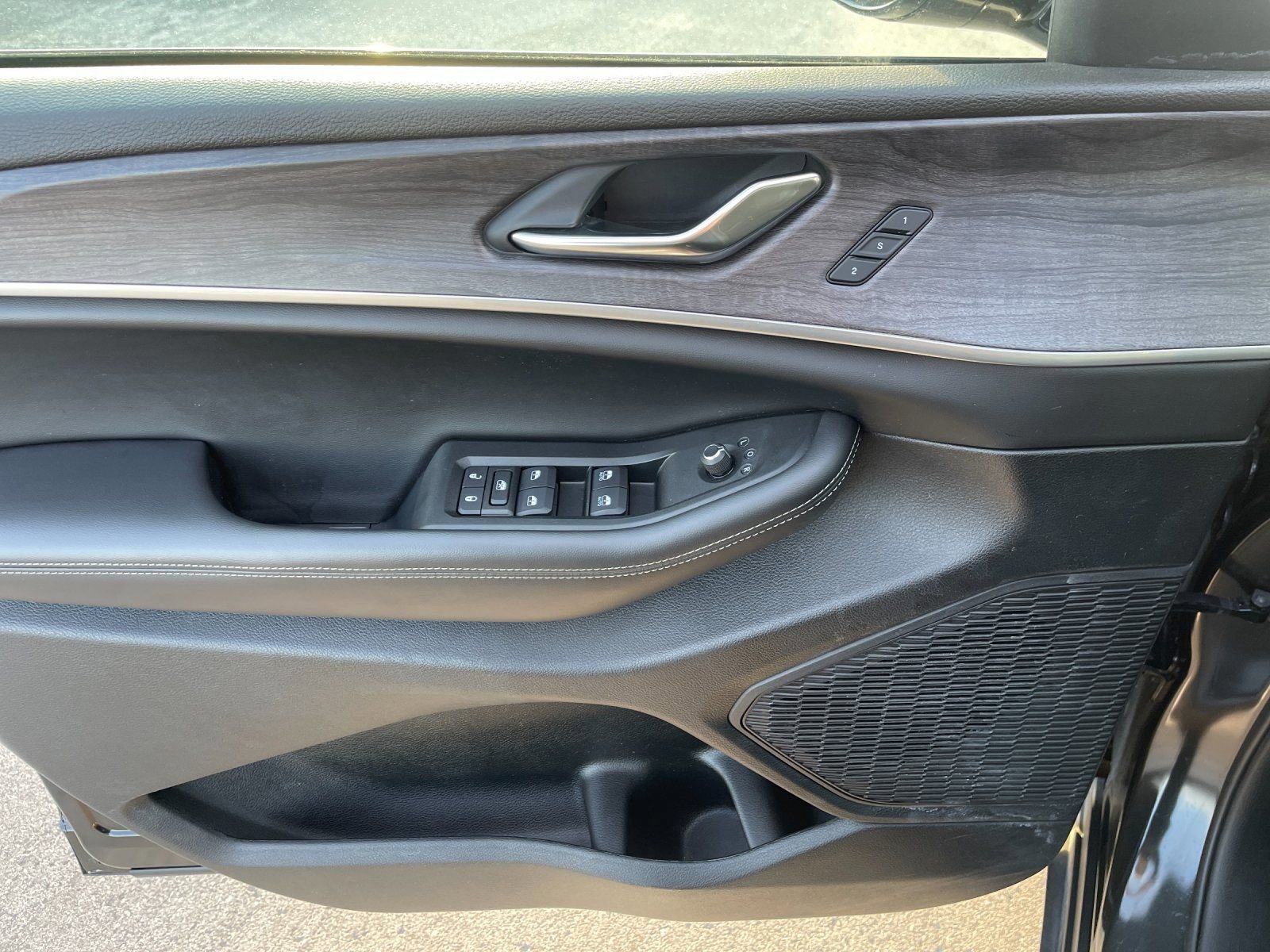 Used 2024 Jeep Grand Cherokee Limited w/ Trailer Tow Package image 12