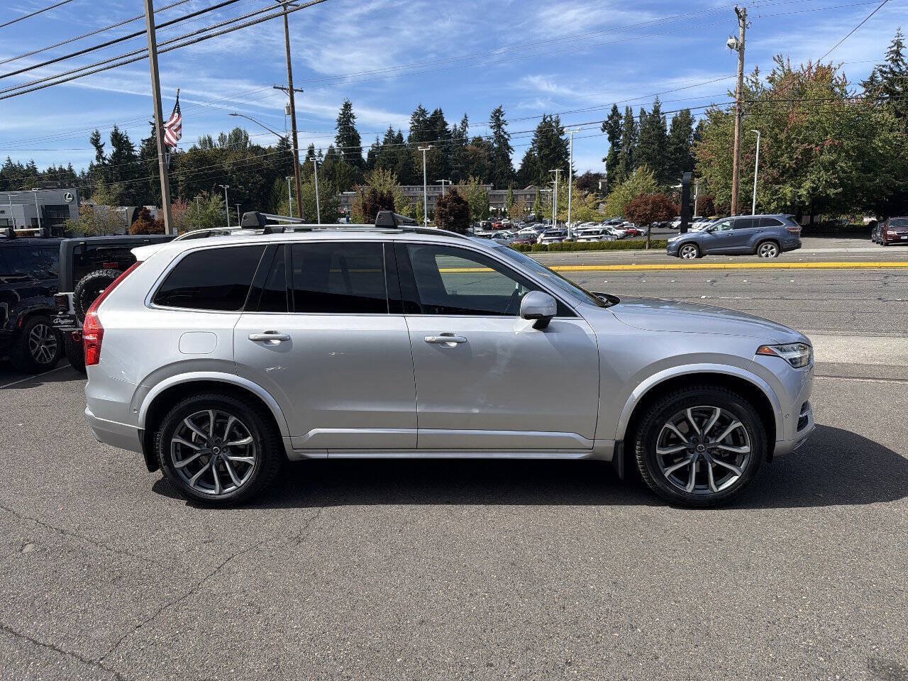Used 2017 Volvo XC90 T6 Momentum w/ Vision Package AWD/4WD image 10