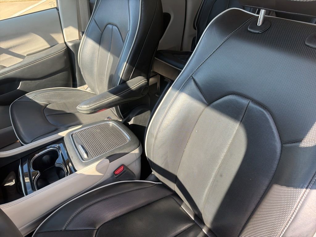 Used 2024 Chrysler Pacifica Limited FWD image 14