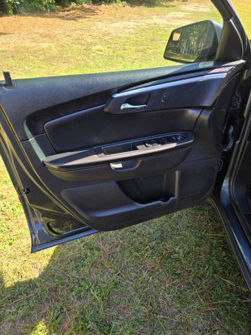 Used 2011 Chevrolet Traverse LT image 12