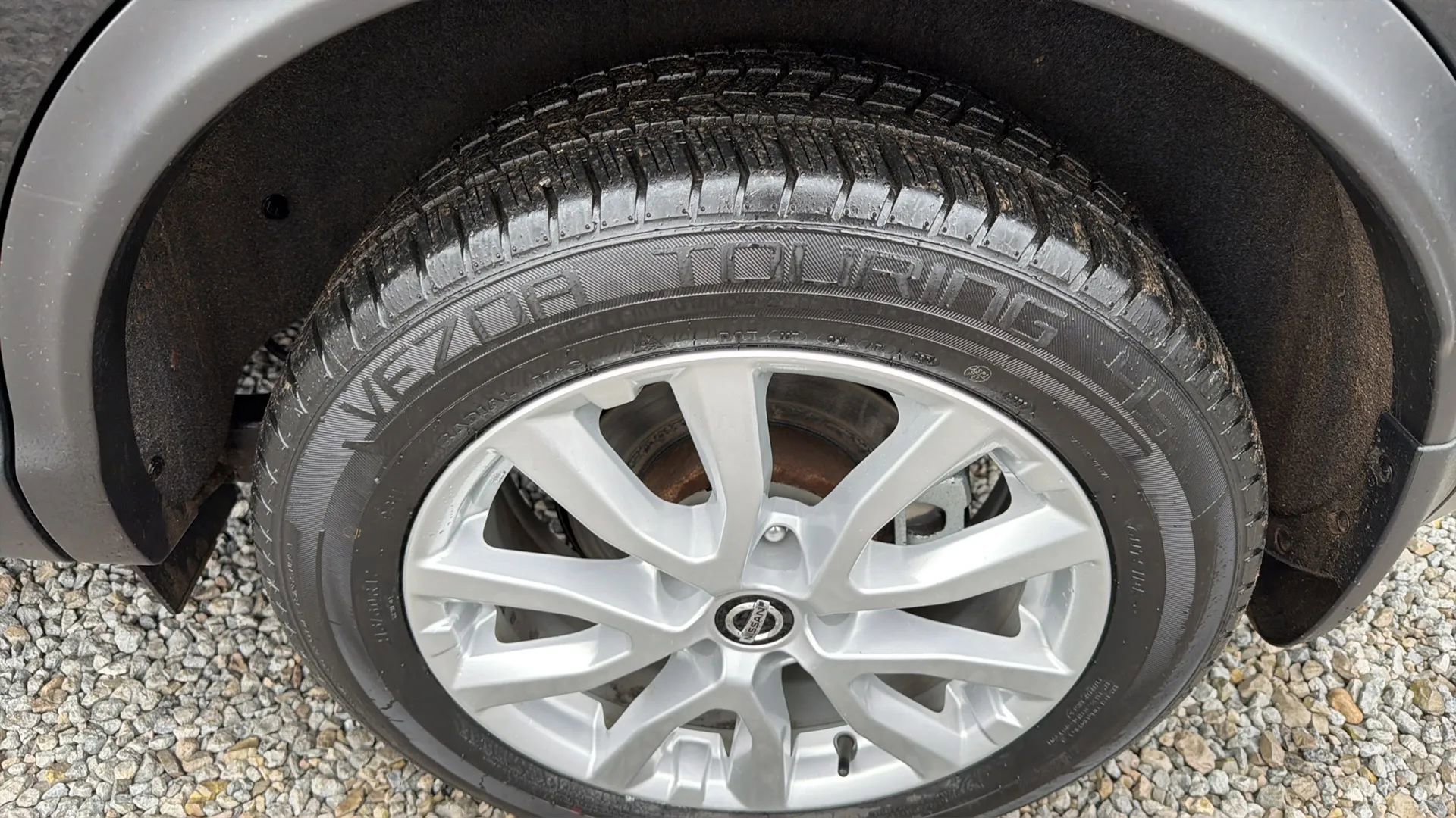 Used 2022 Nissan Rogue Sport SV image 2