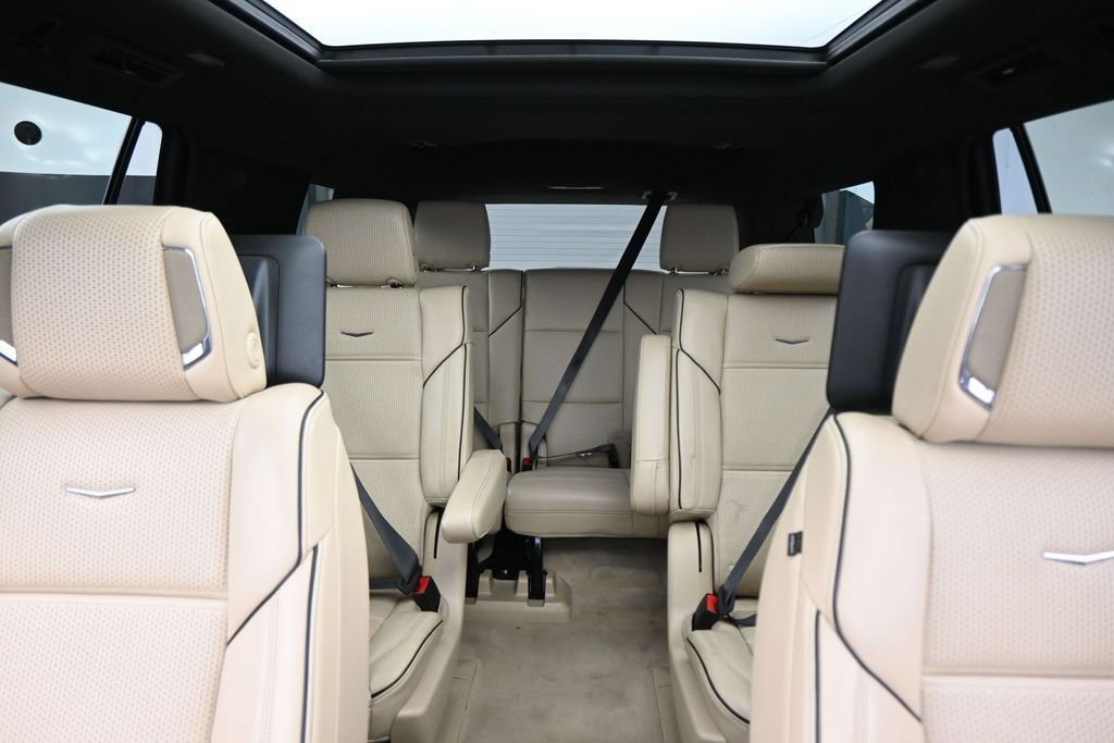 Used 2023 Cadillac Escalade Premium Luxury AWD/4WD image 29
