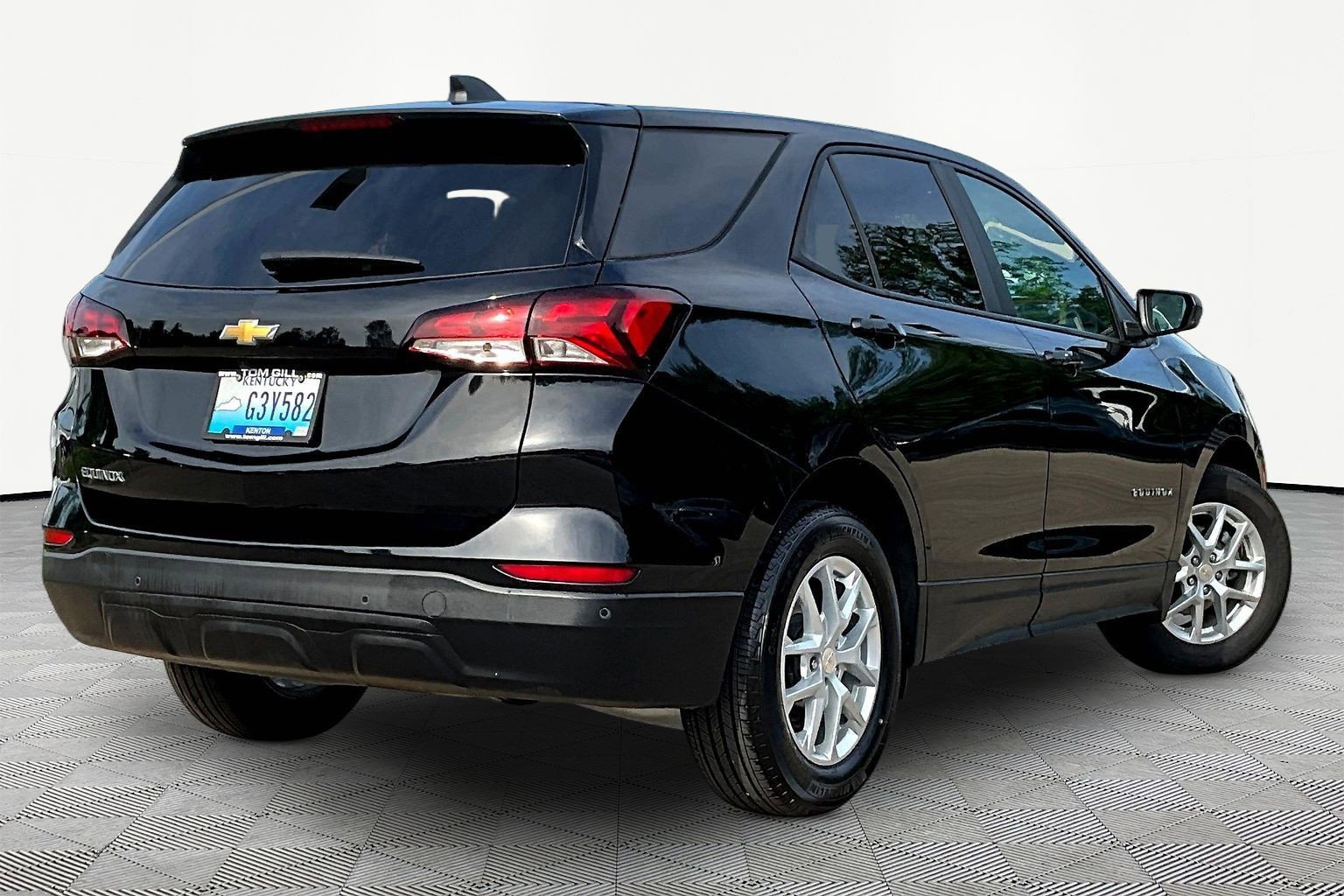 Used 2023 Chevrolet Equinox LS w/ LS Convenience Package FWD image 6