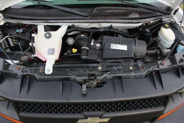 Used 2009 Chevrolet Express 2500 image 33