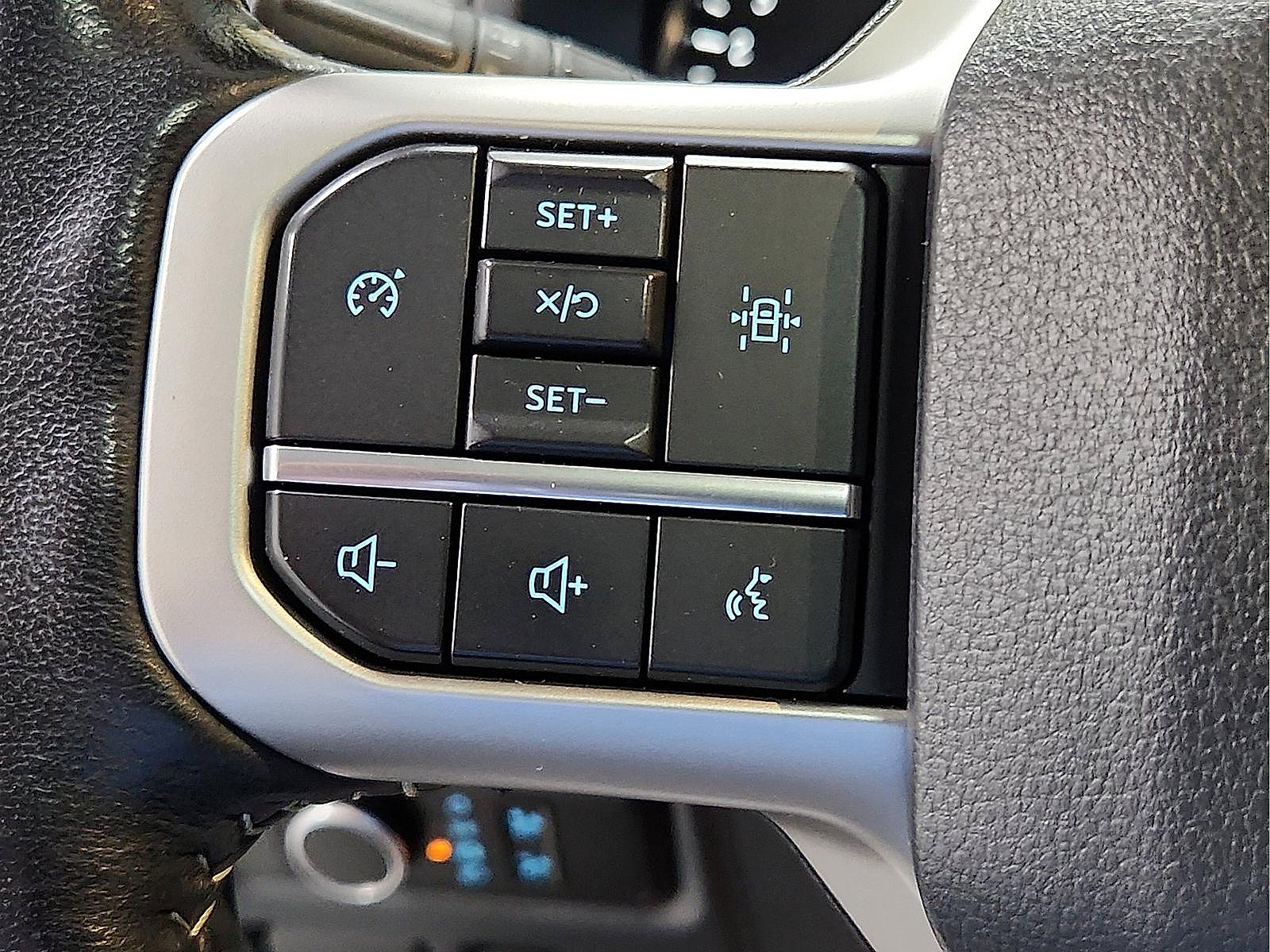 Used 2023 Ford Expedition XLT AWD/4WD image 17