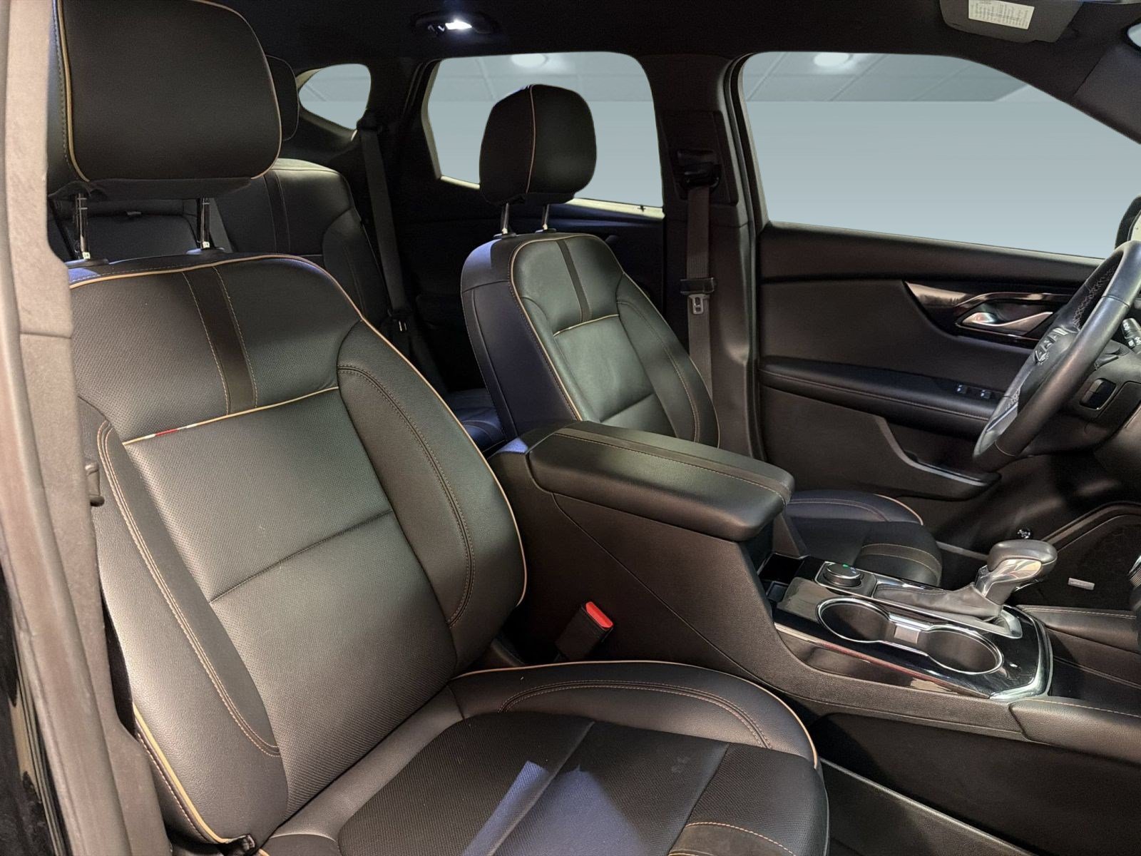 Used 2022 Chevrolet Blazer Premier w/ Enhanced Convenience Package FWD image 23