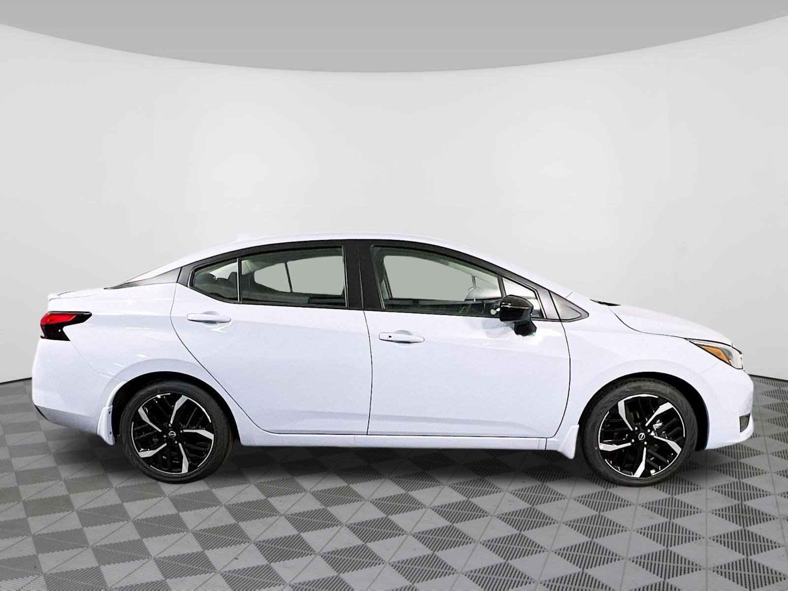 New 2025 Nissan Versa SR w/ Trunk Package FWD image 30