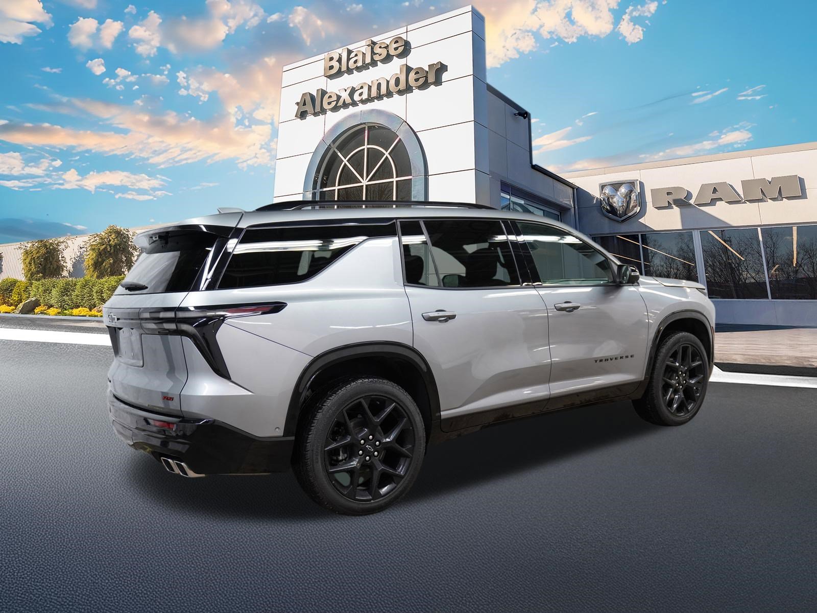 Used 2025 Chevrolet Traverse RS video 3