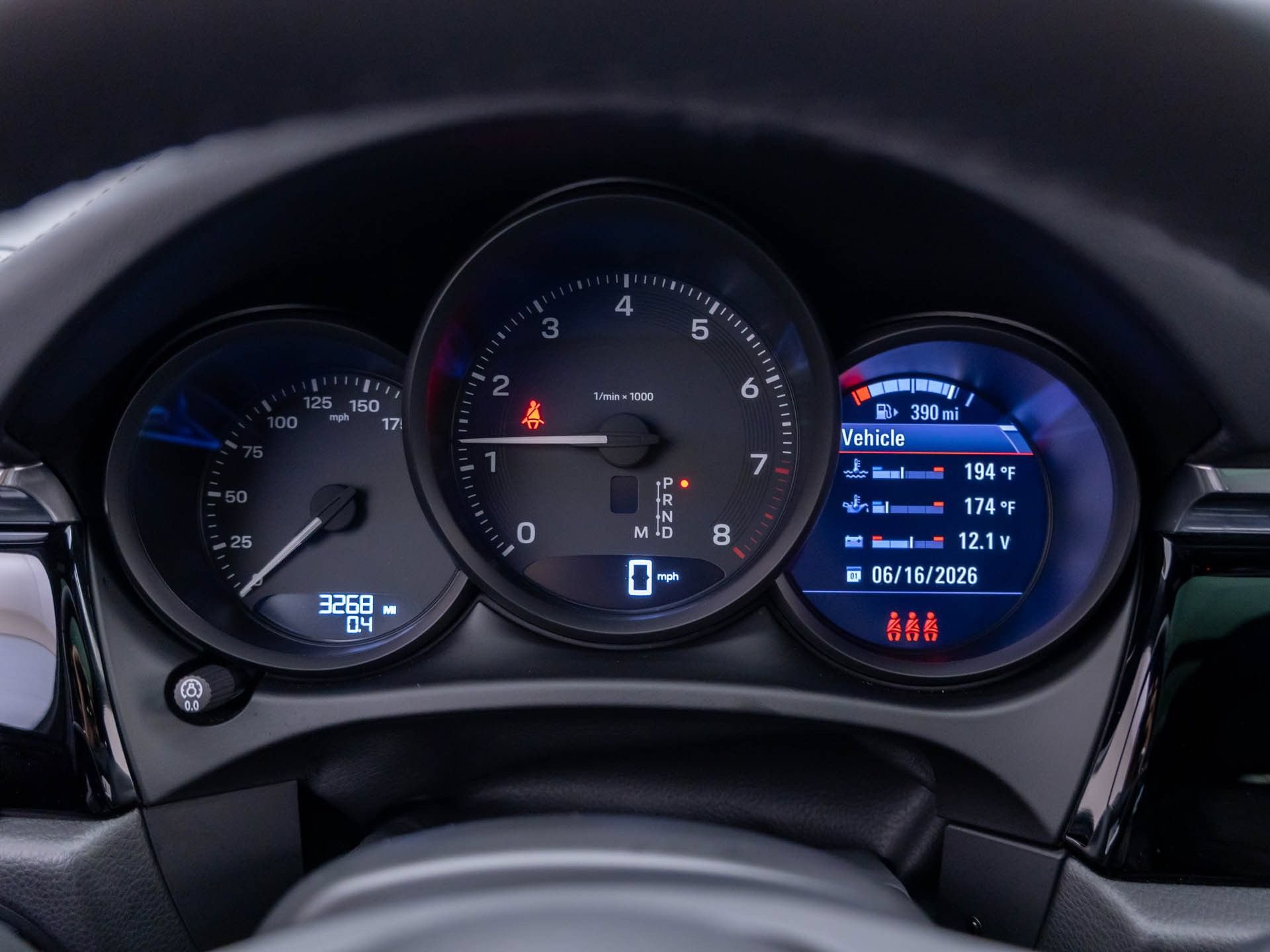 Certified 2026 Porsche Macan AWD/4WD image 13