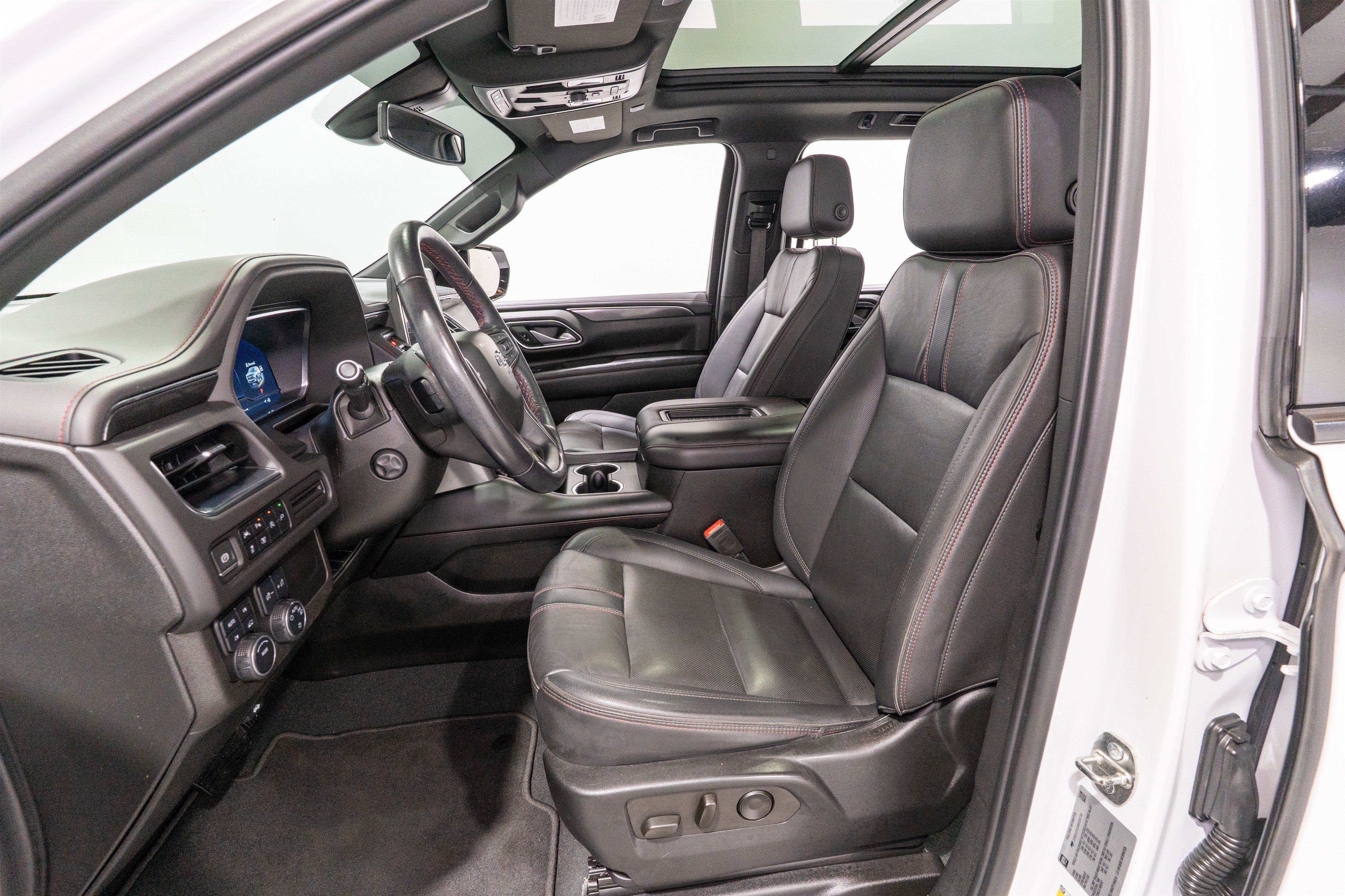 Used 2022 Chevrolet Suburban RST w/ Luxury Package AWD/4WD image 15