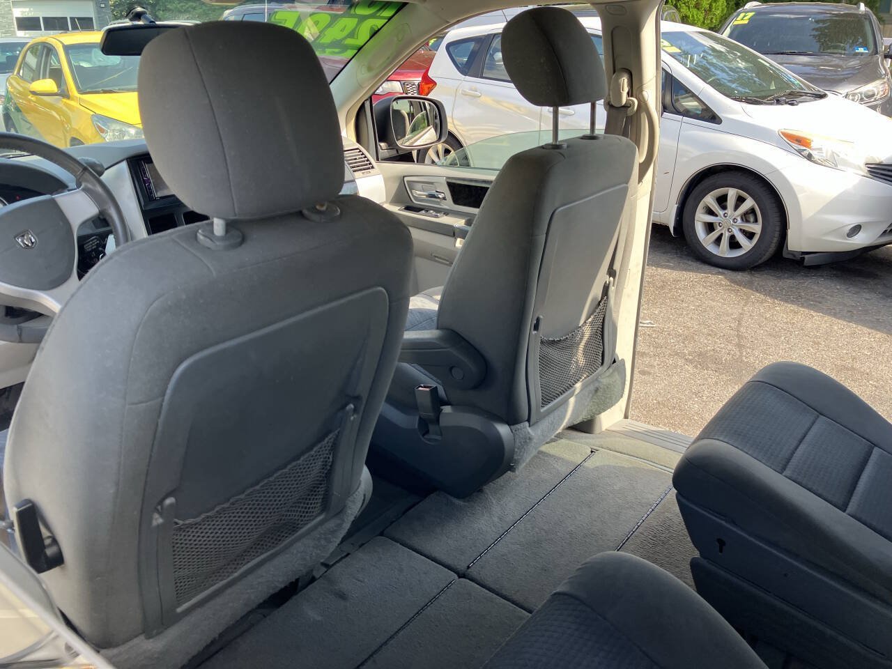 Used 2010 Dodge Grand Caravan SXT FWD image 23