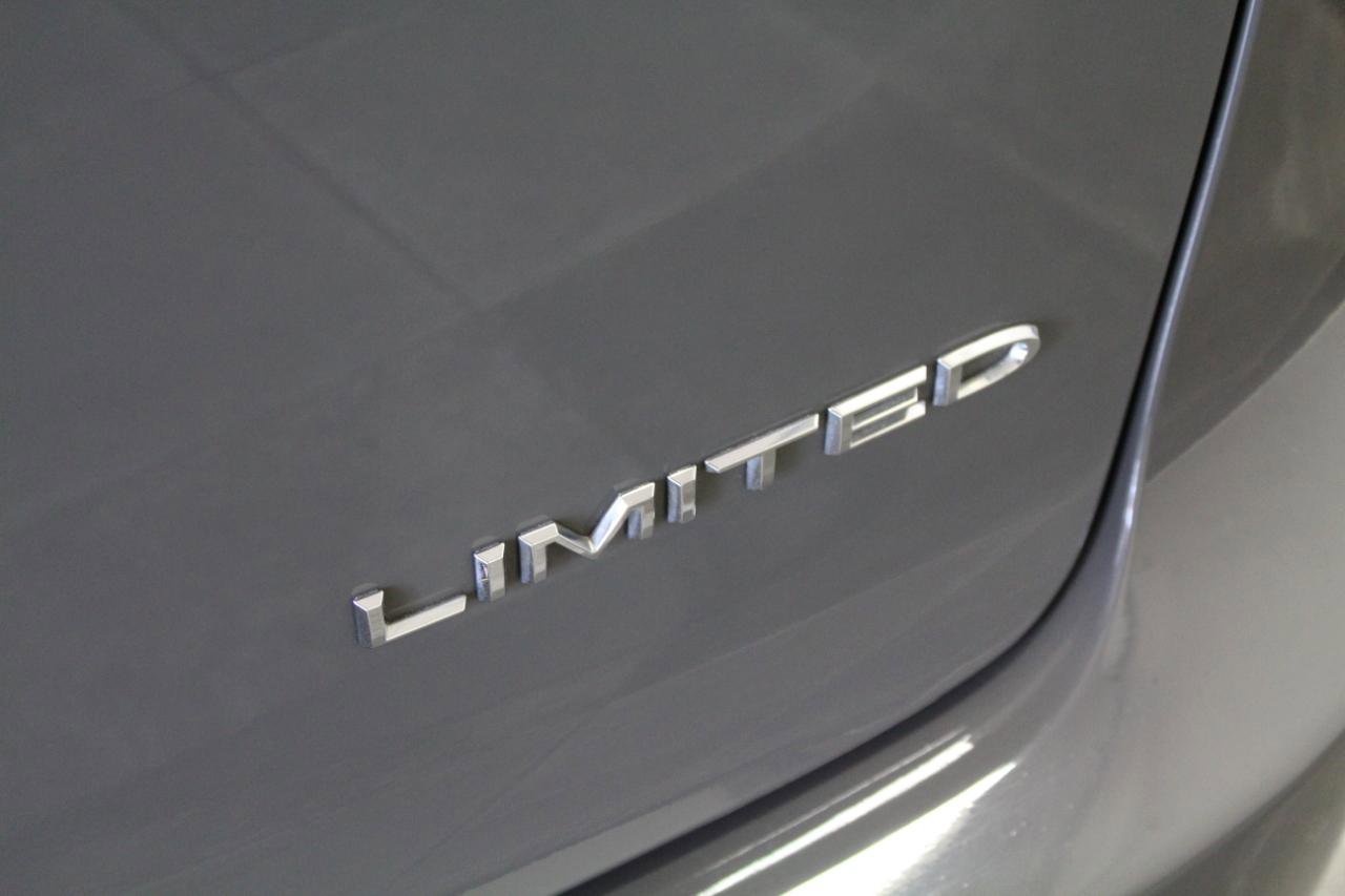 Used 2022 Chrysler Pacifica Limited image 37