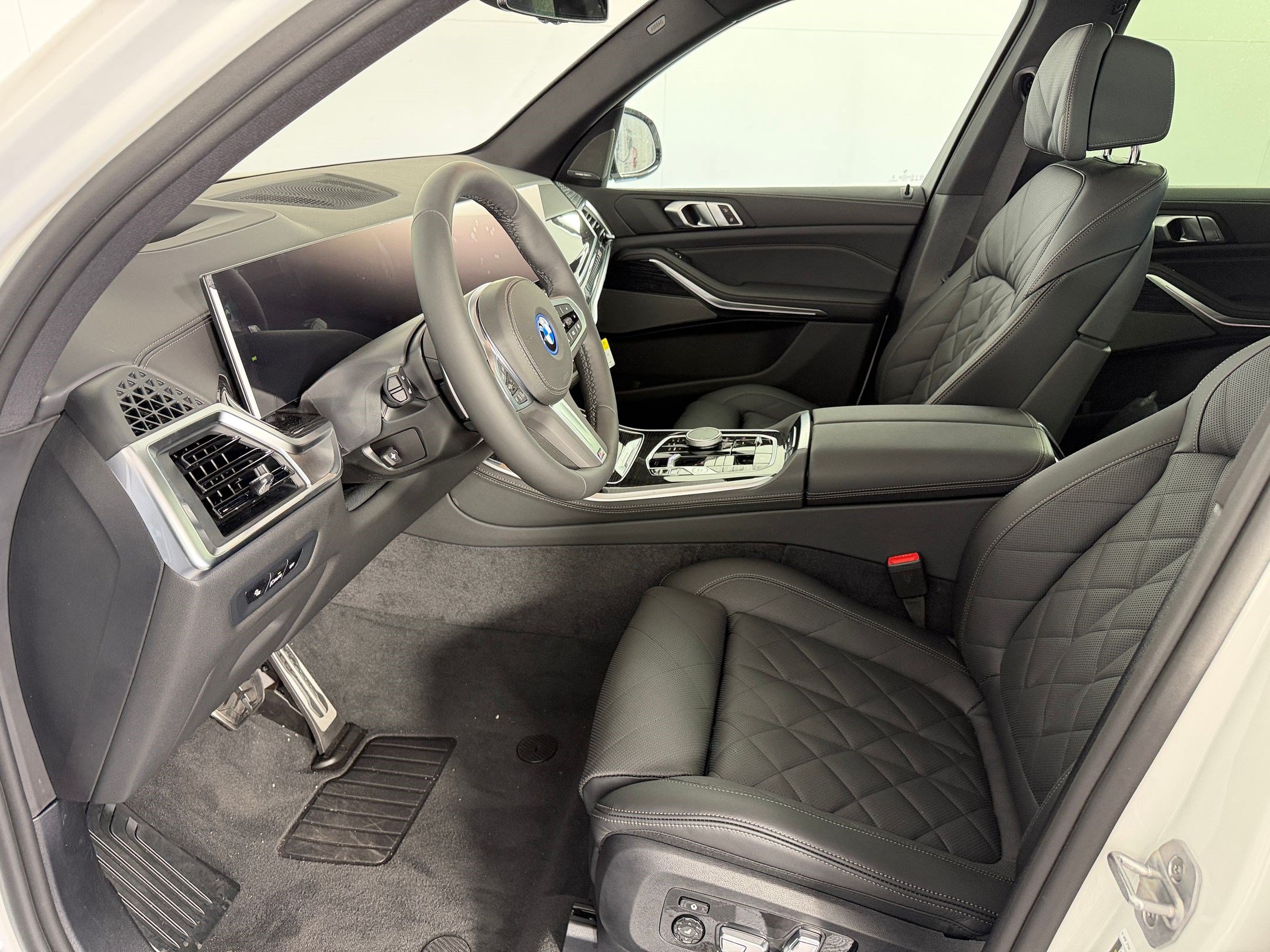 Used 2026 BMW X5 xDrive50e w/ M Sport Package AWD/4WD image 5