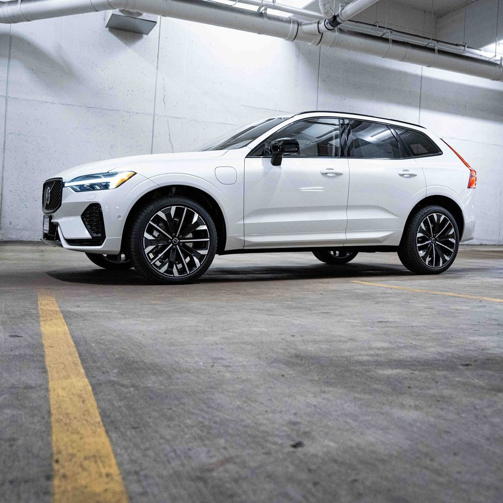 New 2026 Volvo XC60 T8 Ultra w/ Climate Package image 3