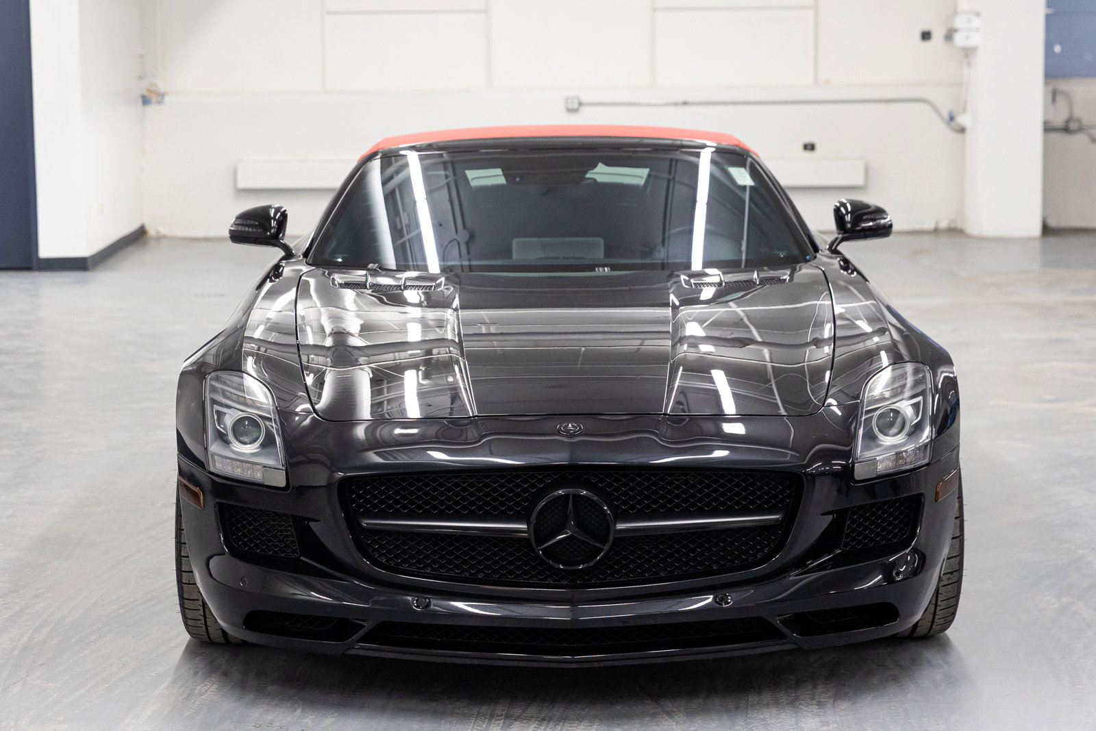 Used 2012 Mercedes-Benz SLS AMG Roadster image 4