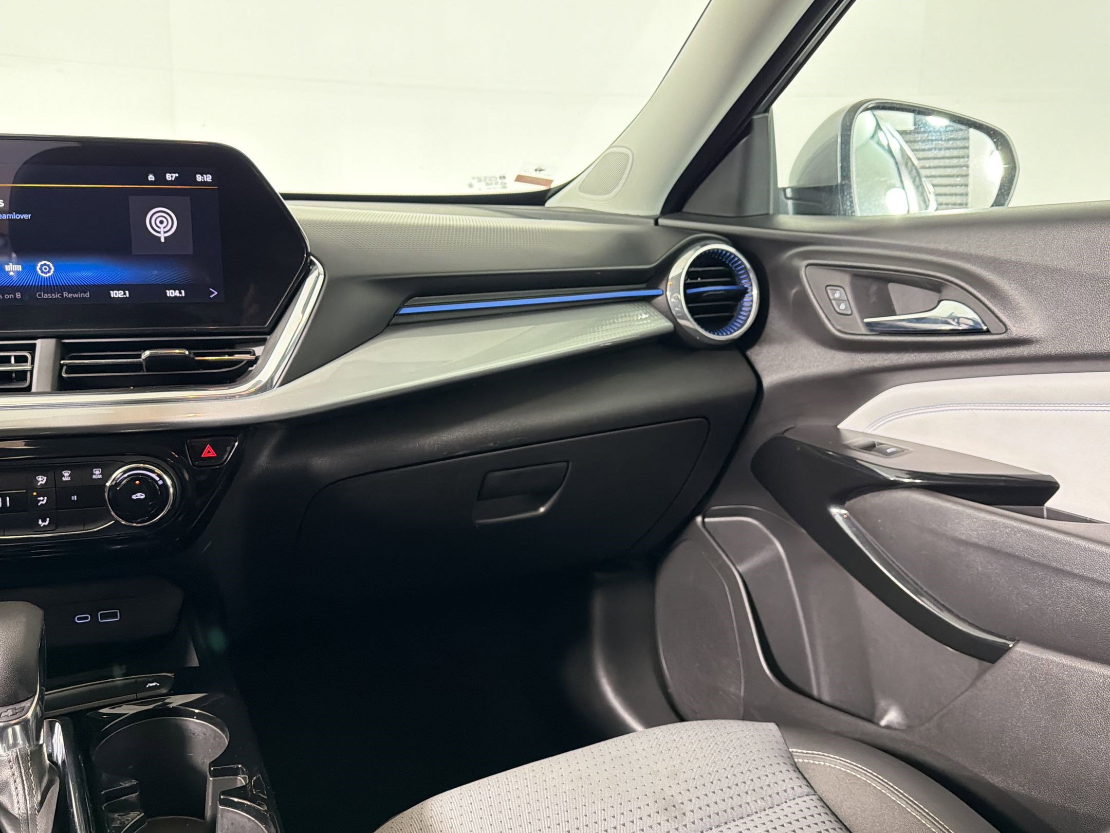 Used 2025 Chevrolet Trax LT FWD image 26