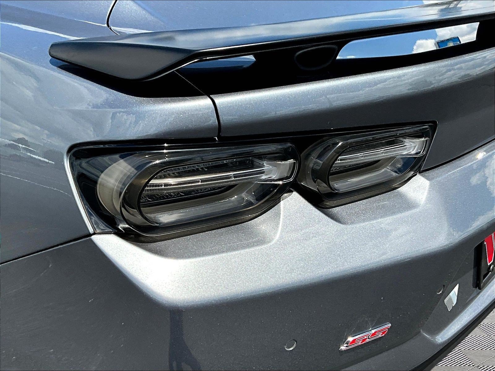 Used 2019 Chevrolet Camaro SS w/ Black Appearance Package RWD image 21