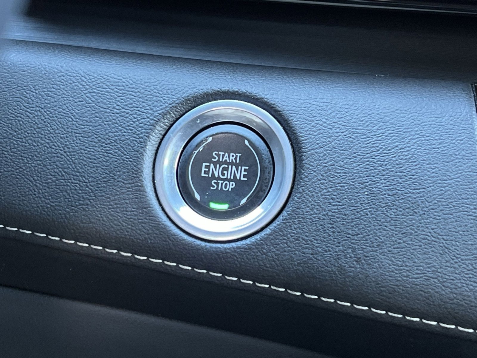 Used 2023 Cadillac Escalade ESV Premium Luxury image 32