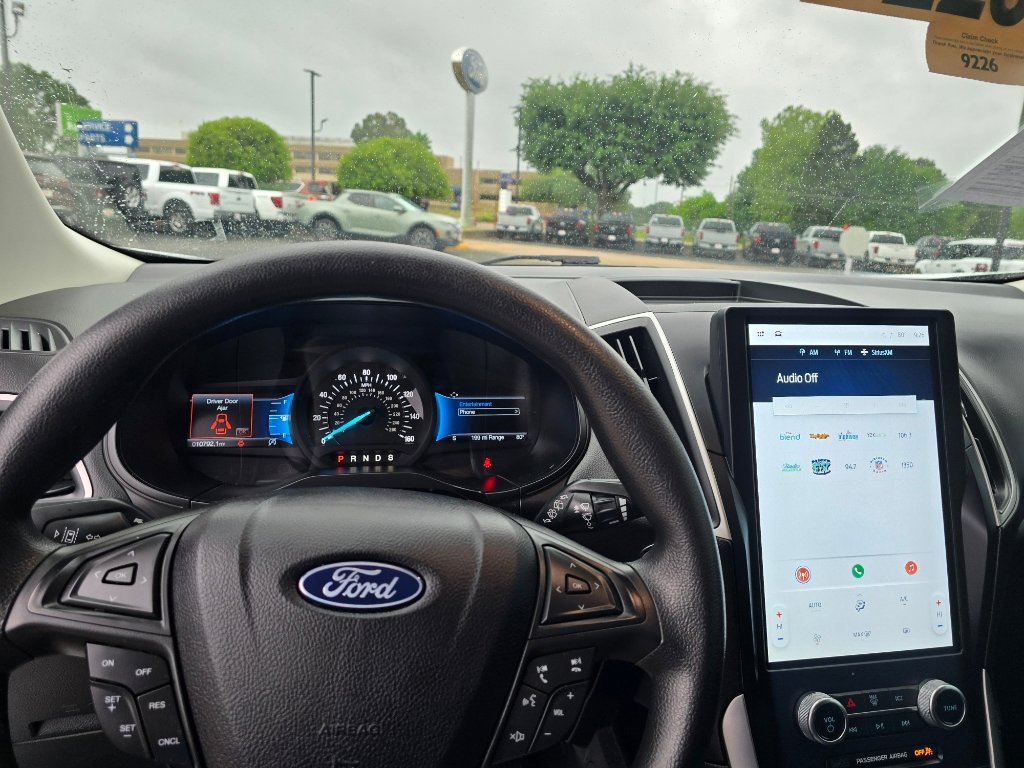 Used 2024 Ford Edge SE w/ Black Appearance Package image 9