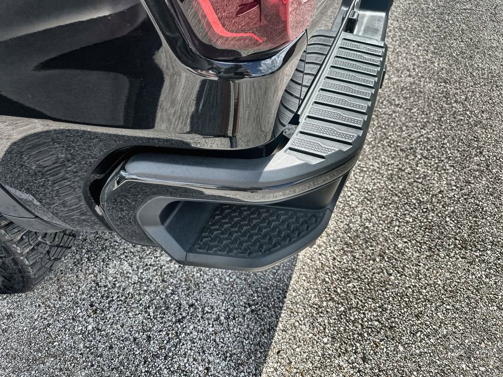 Used 2025 GMC Sierra 1500 AT4X image 12